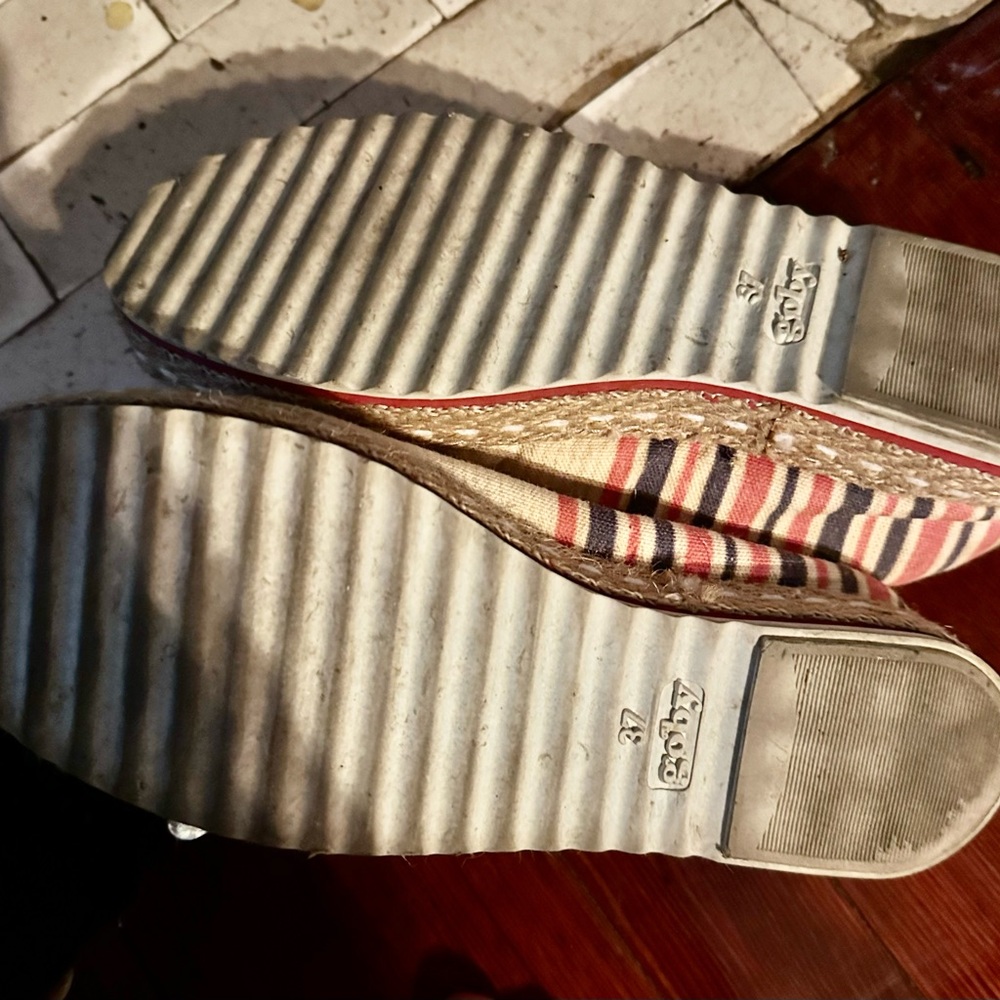 EUC Goby shoes size 37. Fits sz  6 1/2 Girl with glasses & cherries espadrilles - Picture 4 of 5